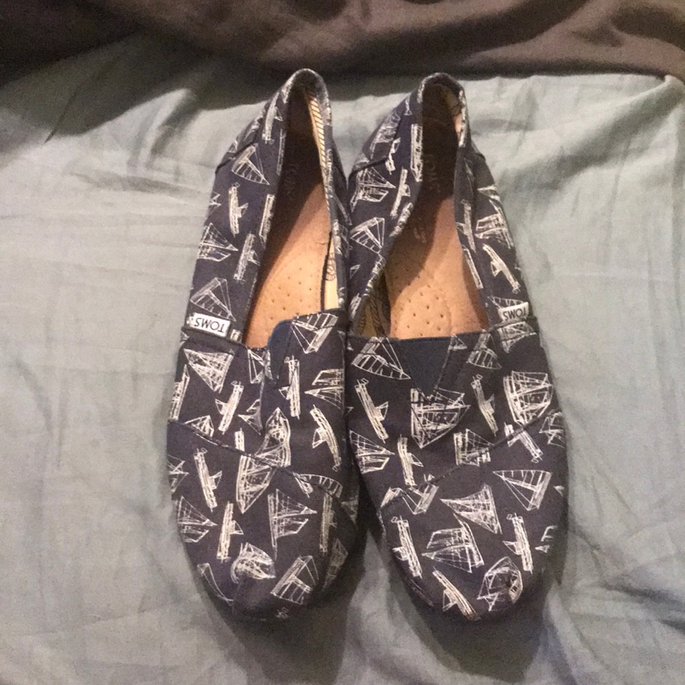 GUC Toms with sailboat print